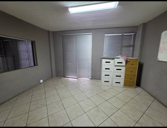 604M² FACTORY TO LET IN KYA SANDS